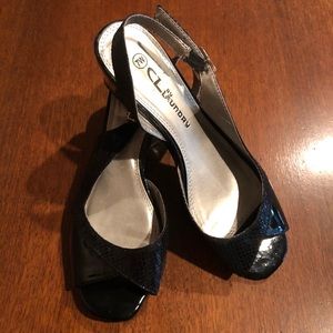 CL by Laundry black wedge sanders in good cond